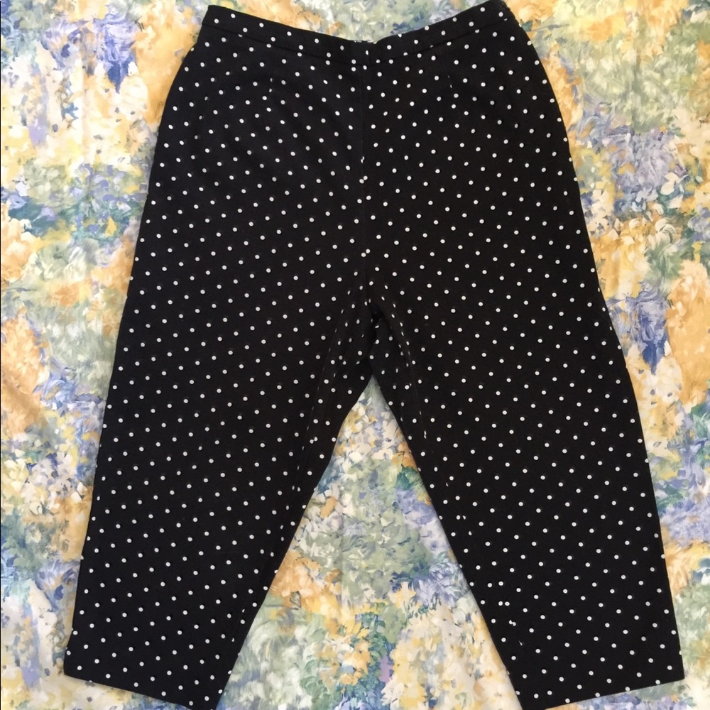 Briggs New York black dot capris